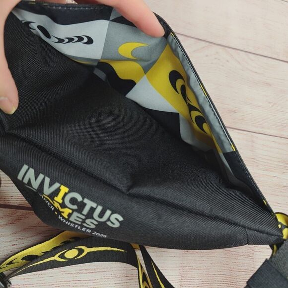 Herschel Invictus Games Vancouver Whistler 2025 Classic Hip Pack 2L - Picture 11 of 14